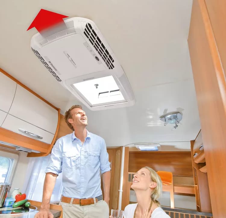 Dometic Freshlight 2200 ilmastointilaite kattoikkunalla